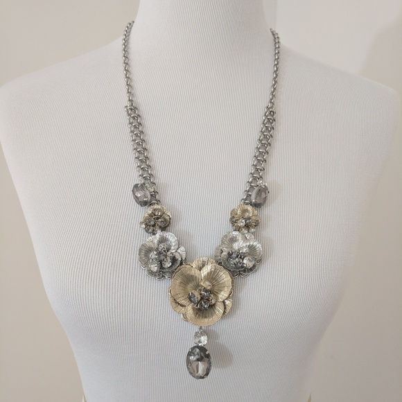 LOFT Jewelry - ⬇️$18 LOFT Mixed Metal Flower & Jewel Necklace